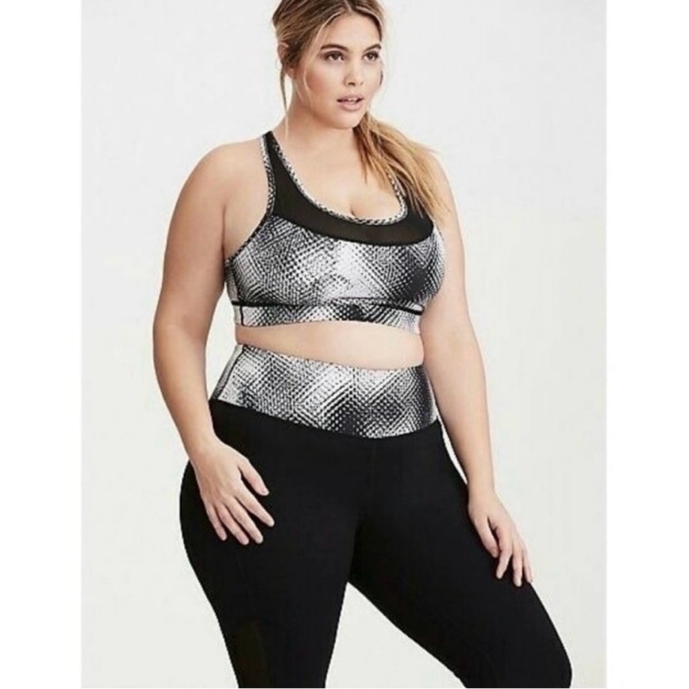 Torrid women’s black abstract spots bra with mesh
